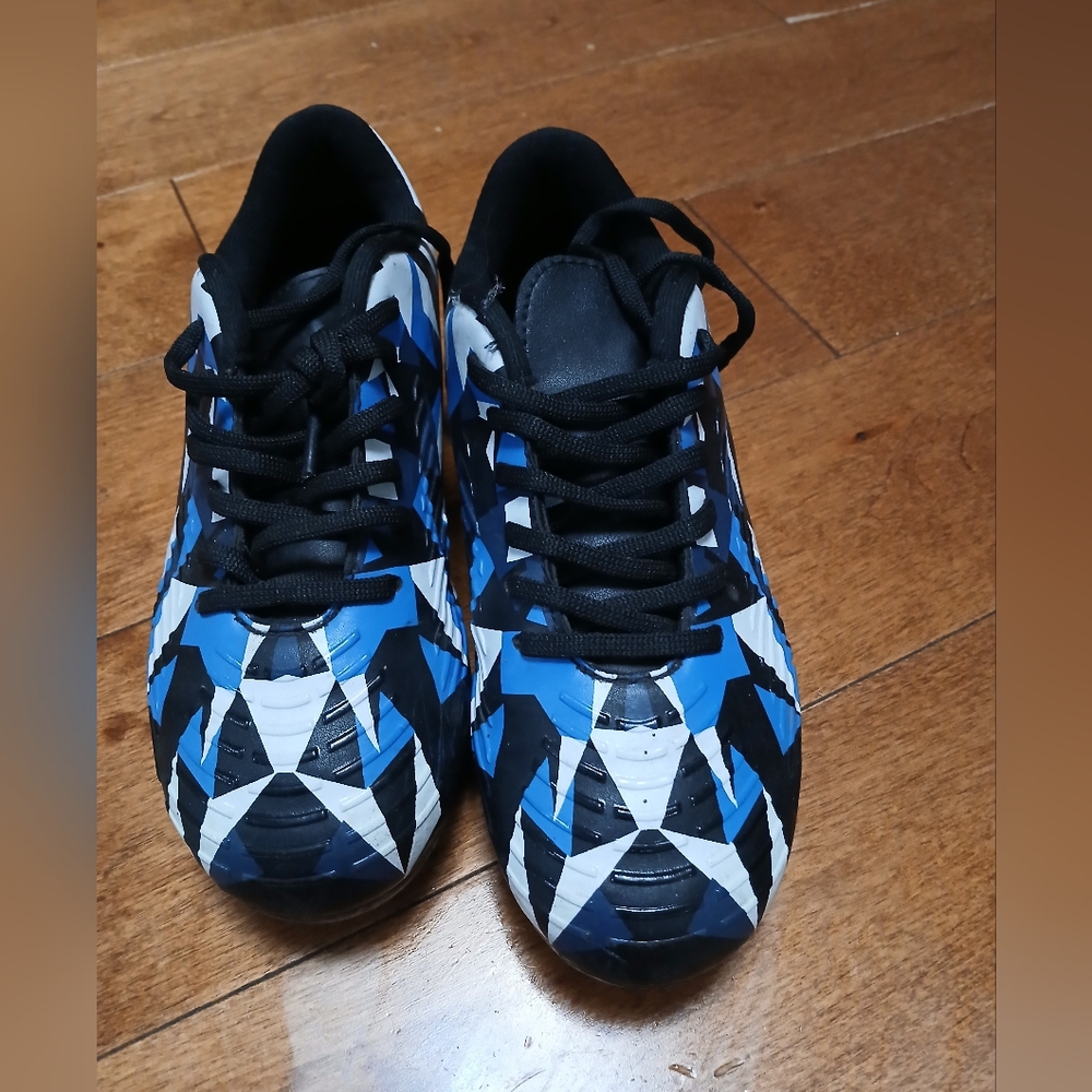 Kids Soccer Cleats- Size 1/2 US Or 32 EU
